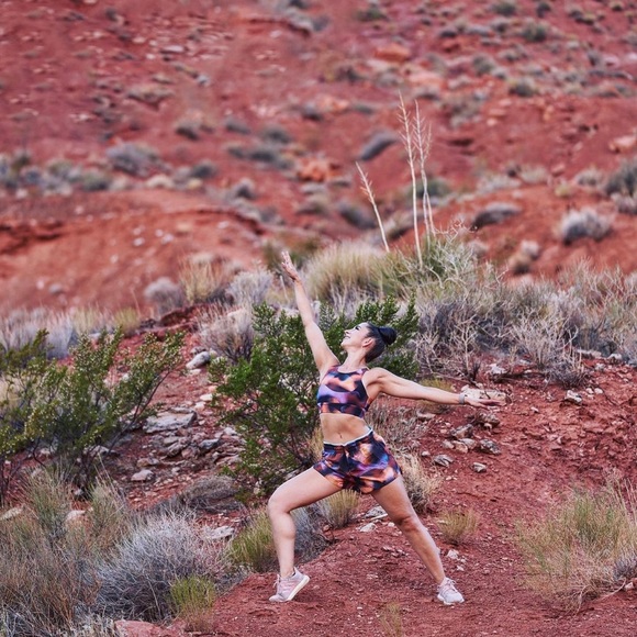 Fabletics Breathe Mid-Rise Run Short Small - Picture 6 of 7